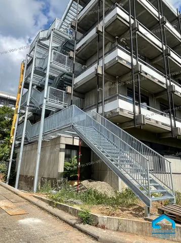 Zusätzlicher Rettungsweg durch einen Fluchttreppenturm – Projektansicht 2