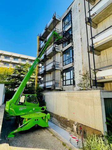 Zusätzlicher Rettungsweg durch einen Fluchttreppenturm – Projektansicht 3