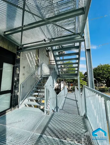 Zusätzlicher Rettungsweg durch einen Fluchttreppenturm – Projektansicht 5