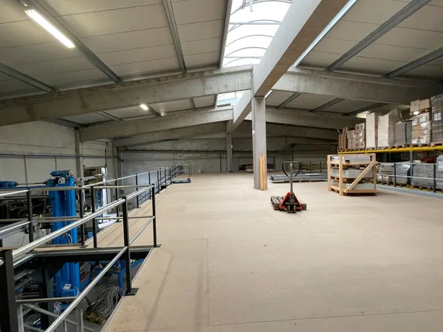 400 m² zusätzliche Lagerfläche über der Abfüllstraße – Projektansicht 1
